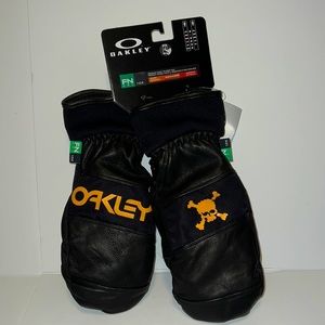 Oakley Static Skull Gloves!